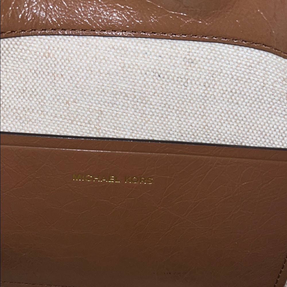 Michael Kors Darrington Large Crackle Brown Leather Crossbody - Picture 12 of 16